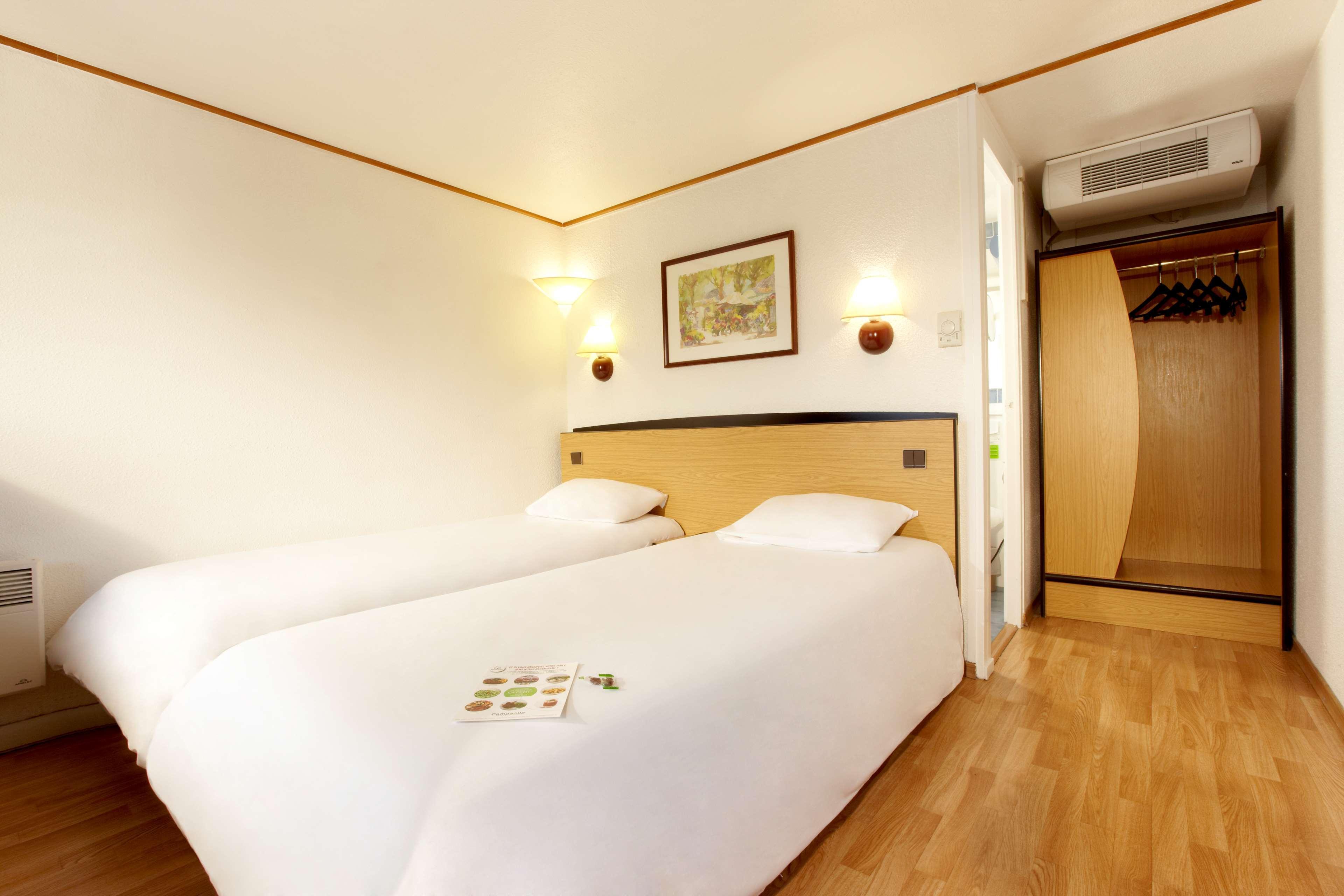 Campanile Calais Hotel Екстериор снимка