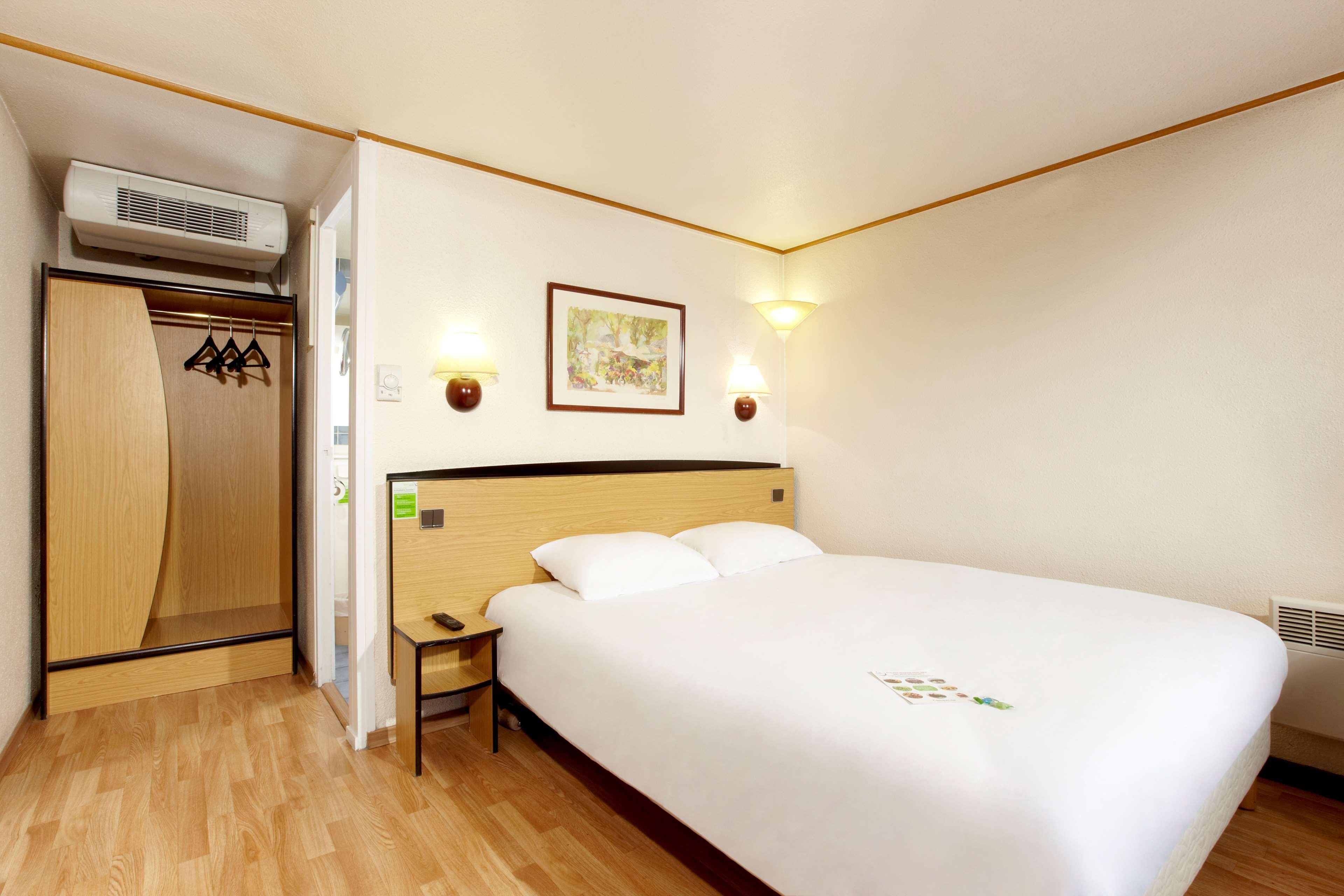 Campanile Calais Hotel Екстериор снимка