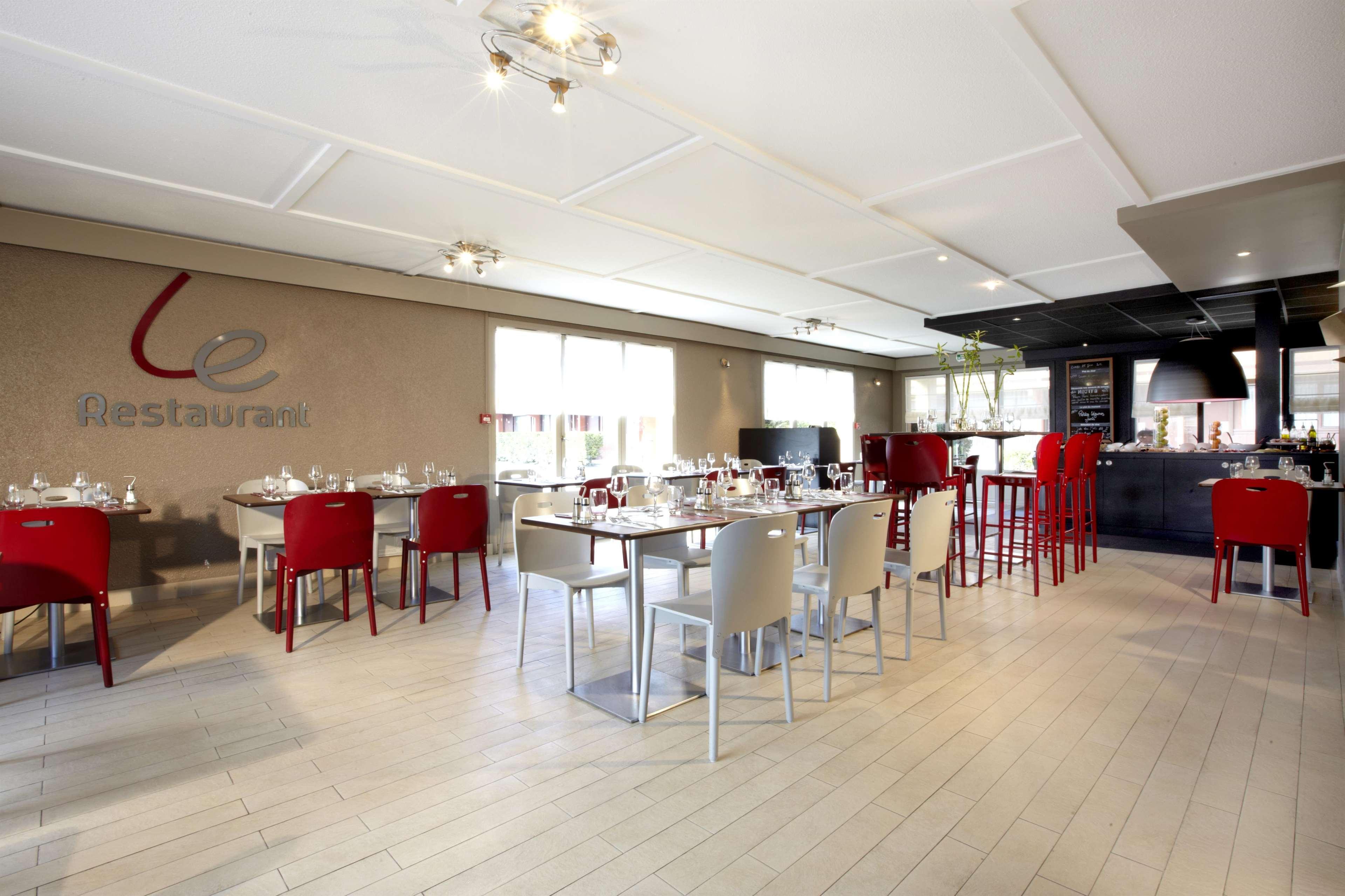 Campanile Calais Hotel Ресторант снимка