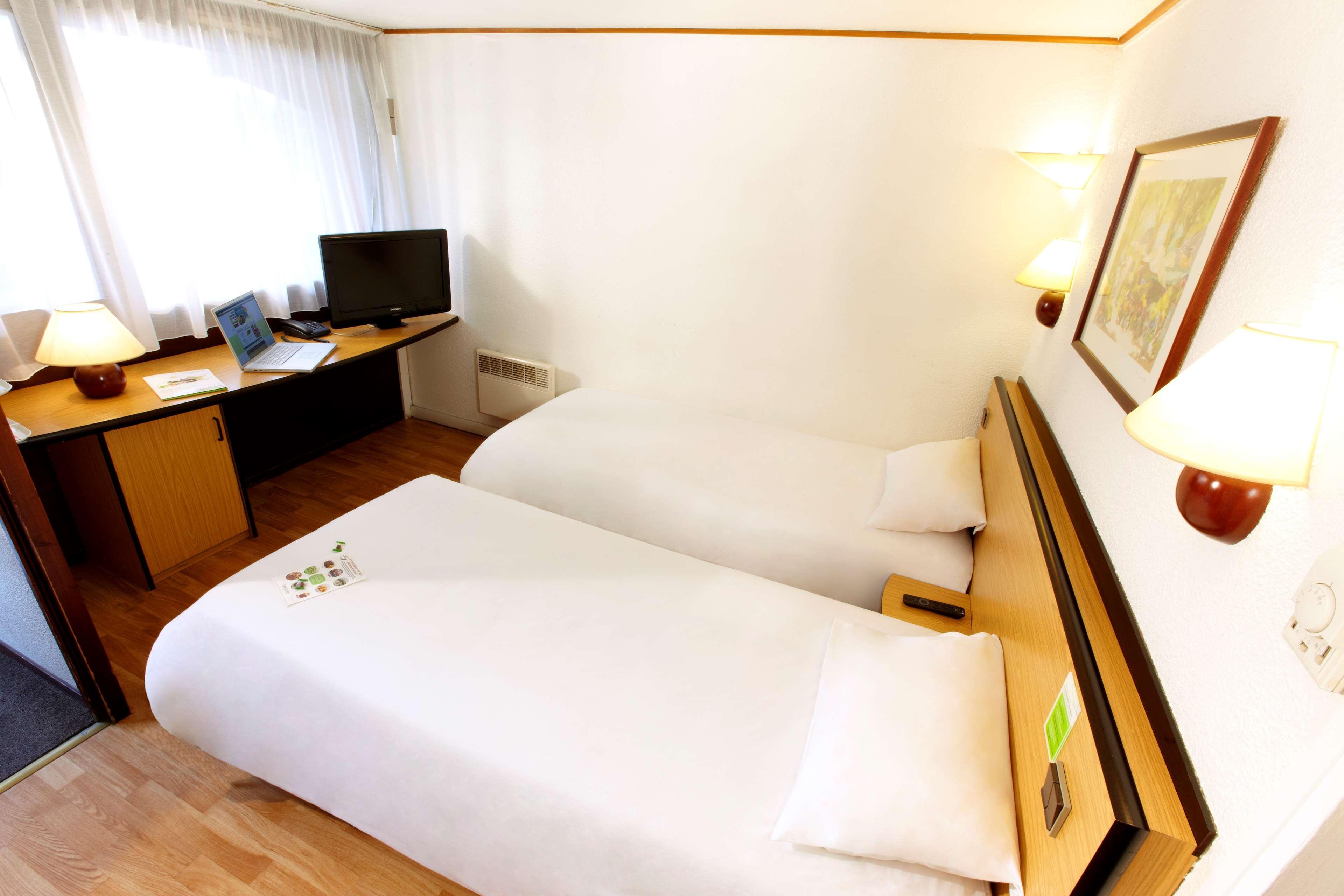Campanile Calais Hotel Стая снимка