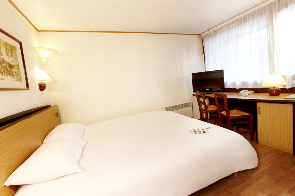 Campanile Calais Hotel Стая снимка